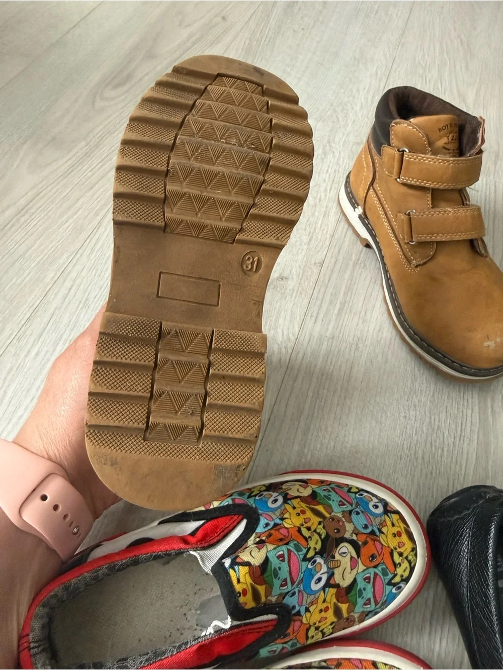 Boy’s shoes size 13